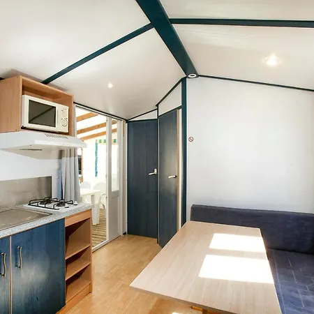 مكان تخييم La Croix Du Sud