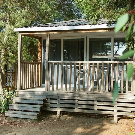 La Croix Du Sud مكان تخييم 4*