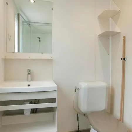 مكان تخييم La Croix Du Sud 4*