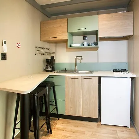 La Croix Du Sud مكان تخييم 4*