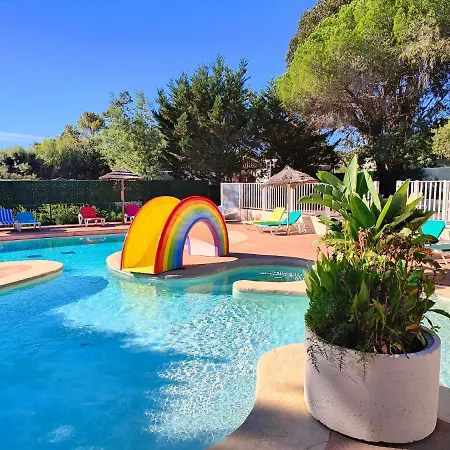 La Croix Du Sud مكان تخييم