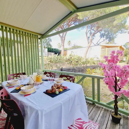 مكان تخييم La Croix Du Sud