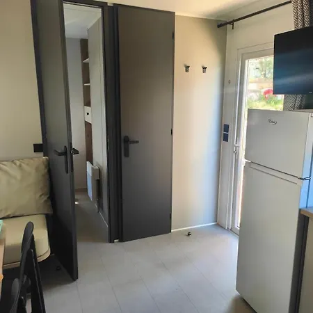 La Croix Du Sud مكان تخييم 4*