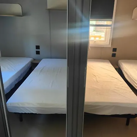 مكان تخييم La Croix Du Sud 4*