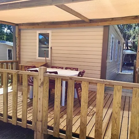 La Croix Du Sud مكان تخييم راماتويل