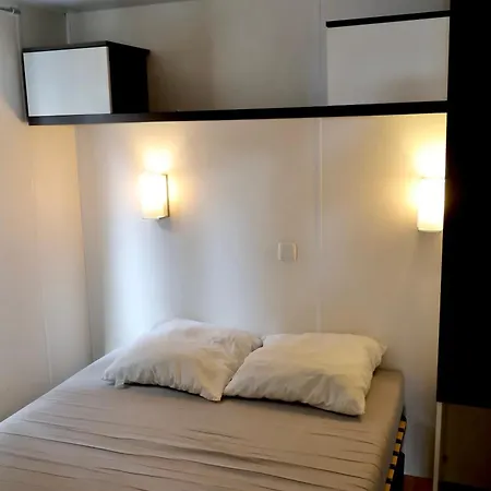 La Croix Du Sud مكان تخييم راماتويل