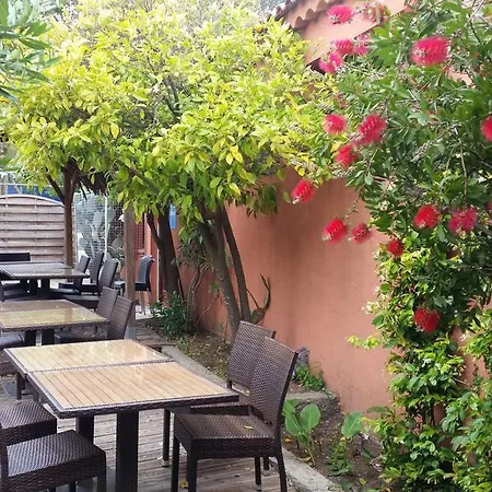 La Croix Du Sud مكان تخييم