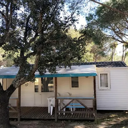 La Croix Du Sud مكان تخييم 4*