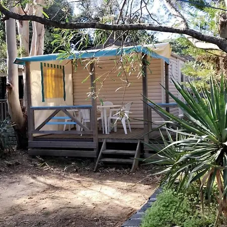 مكان تخييم La Croix Du Sud