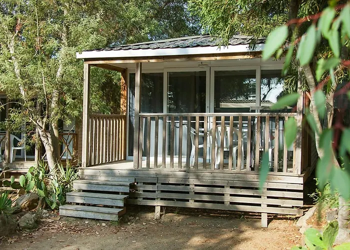 La Croix Du Sud אתר קמפינג 4*