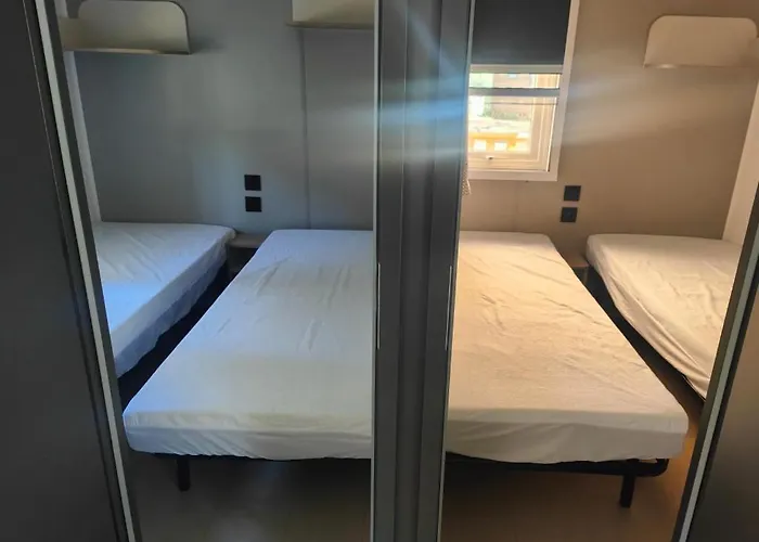 אתר קמפינג La Croix Du Sud 4*