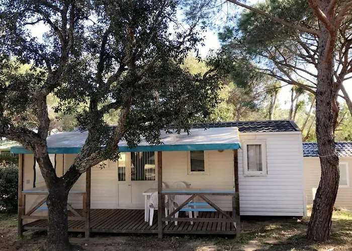 La Croix Du Sud אתר קמפינג 4*